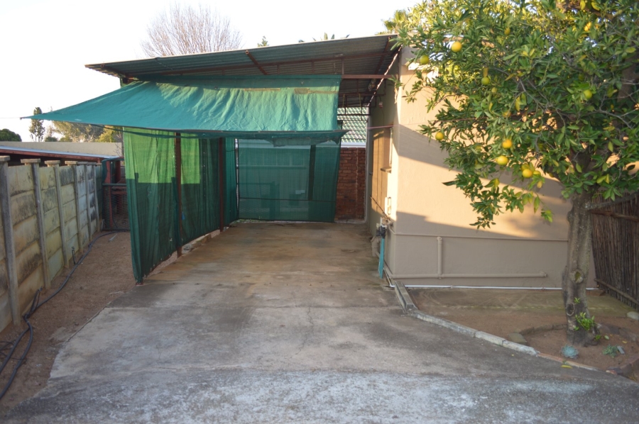 To Let 2 Bedroom Property for Rent in Songloed North West
